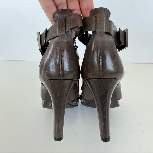 TORY BURCH Teagan Stingray Brown Blue Leather Caged T Strap Sandals Heels Sz 8 - Picture 5 of 15